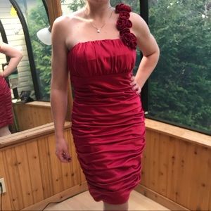 CACHET | LIKE NEW Red ruched prom mini
